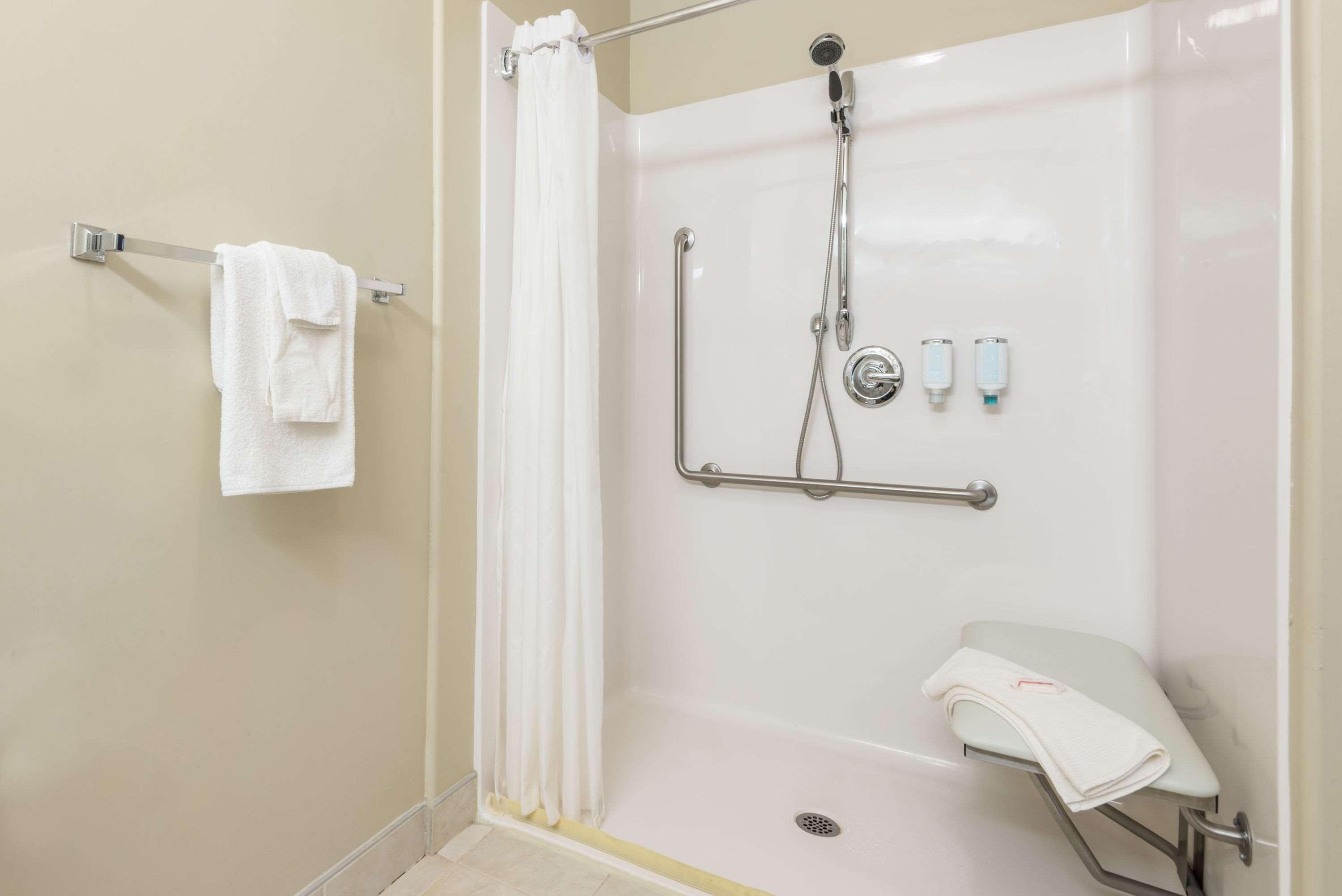 Hotel Super 8 By Wyndham Windsor Ns Esterno foto