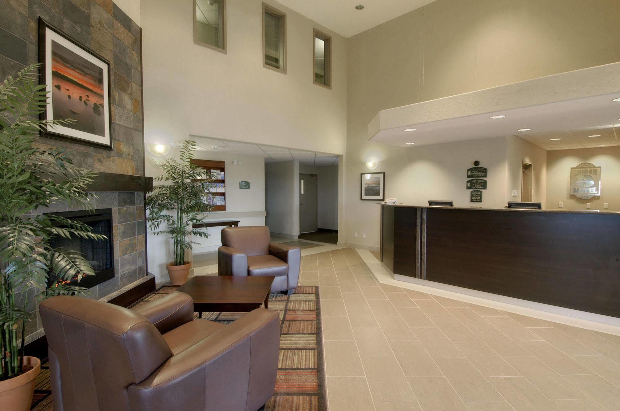 Hotel Super 8 By Wyndham Windsor Ns Esterno foto